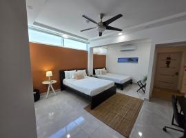 Elegant and central studio with desk, hotel v destinaci San Juan