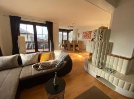 Haus mit Sauna, Garten und Pool, hotel v destinaci Sangerhausen