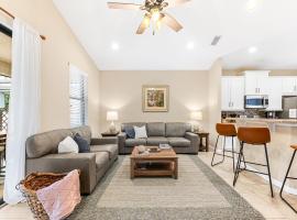 Nocatee Retreat with Fenced Yard & Lanai, hotel v destinaci Sampson