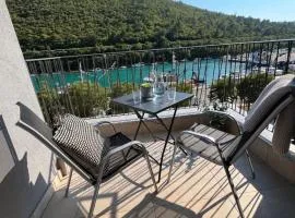 Apartment Lena - NEW, at seafront and with beach access!!!