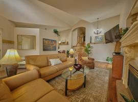 Il Veneto Sleeps 8 Cozy Classic Taste of Italy IR Sauna, hotel em Calgary