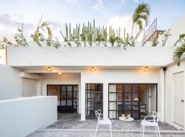 Casa Lumos - Minimalist Comfort Suites in Centro Historico, πανδοχείο σε Oaxaca City