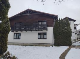 Rekreačný dom BYSTRÁ s 5 spálňami, hotel v Bystré
