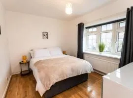 Green Road, Long Stay Disc, Parking, Sleeps 7, 3 Bedrooms