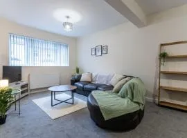 Deacon Street-3 Bedroom, Sleeps 7, Long Stay Disc, Parking