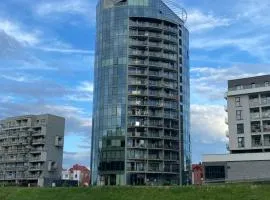 CAPITAL 102a