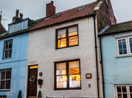 LetAway - Captain Cook's Cottage, Staithes, hotel in Staithes