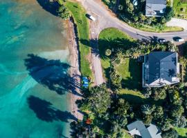 Lannan Beach House - Stay Waiheke，位于Waiheke Island的酒店