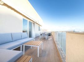 Luxurious & Spacious 2BD Penthouse with Large Terrace & Jacuzzi at The Podium - Yacht Marina Area, Close to Valletta, hotel v destinaci Msida