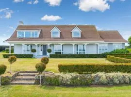 Group & Family Retreat, Spacious Home, Pool & Spa