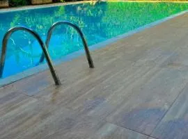 Casa estilo Grécia - Piscina exuberante, Ar cond