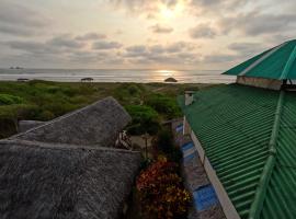 La Perla Hostel and Cabins, hotel in Las Tunas