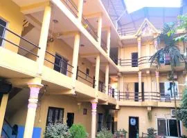 Nikunj Safari Guest House Sauraha- A place where you can book jungle wildlife Safari