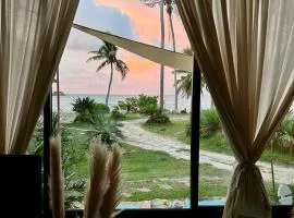 2BD beachfront house in Chaloclum