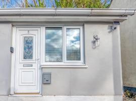 Butland Cottage, villa in Pembroke