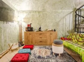 Zen House in the Center W Free Parking and 24Hours Automatic Check-In - With Neftflix & DisneyPlus and Air Conditioning