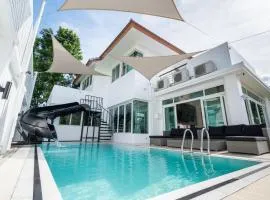 SeaBreeze Grand Pool Villa Pattaya