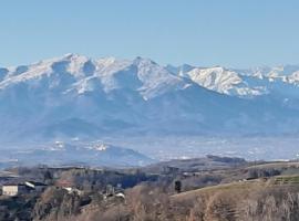 CASCINA BINELLO appartamenti A & B, hotel in Belvedere Langhe