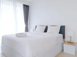 Best Deal Studio Room with Private Jaccuzi at Art Deco Apartment By Travelio