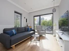 Air Conditioned Apartment with Furnished Garden in Warsaw Center by Renters Prestige