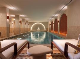 Hotel Grand Coeur Latin, hotel com piscina em Paris