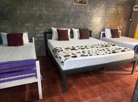 Ora House, hotel v destinaci San Kamphaeng