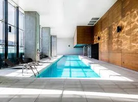 Cozy Studio Apt Near Southern Cross & City Views