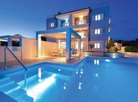 Nice Apartment In Rogoznica With Sauna