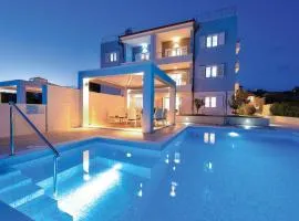 Nice Apartment In Rogoznica With Sauna