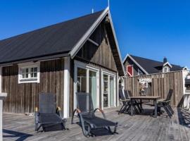 Awesome Home In Drottningsskär With 2 Bedrooms, ξενοδοχείο με υδρομασάζ σε Drottningskär