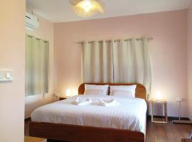 Cozy Cottage Farm stay Suanphueng, hotel with parking in Suan Phung