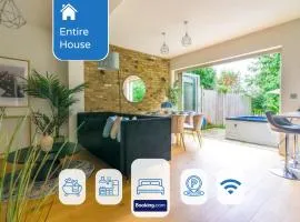 5 Bed 2 Bath House By LiveStay Short Lets & Serviced Accommodation Isleworth with Private Garden & Jacuzzi
