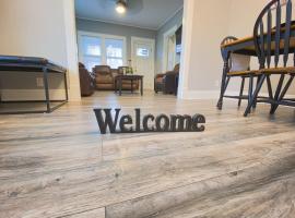 Large 6BR, 2 bath in Niagara Falls, caba&ntilde;a o casa de campo en Niagara Falls