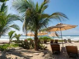 Casa Mariposa Beach Hotel