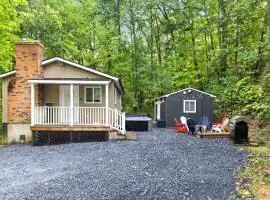 2 Modern Cabins Hot Tub, Fire Pit, Grill, & Wifi