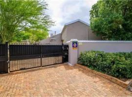 Cozy Cottage in Constantia