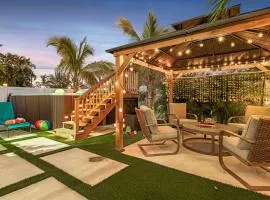 Heated Pool, Mini Golf and Cabana Bradenton Retreat