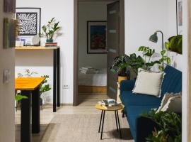 Ultra Central Minimal and Cozy Apartment, hotel in Bacău