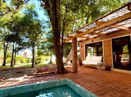 Casa Bambú - Brisas del Lago, hotel in Puerto Bossetti