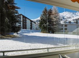 Apartment right next to ski lift, hotel i Parpan