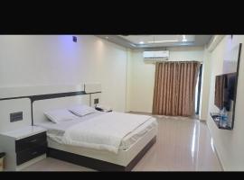 Radhekrishna hotel& restaurant, hotel i Rājula