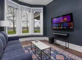 Flats on Front - Riverfront Gem Fast Wi-Fi 1F、ハリスバーグのホテル