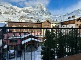 MCX Vacation Rental - Maison Cian, Appartamento con balconi panoramici nel cuore di Breuil Cervinia
