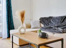 Au pied de l'arche de la défense