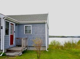 Mudges Bluff Waterfront Retreat, hotel v destinaci Lubec