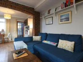 Air Maison - Farm Cottage - Hayling Island Home - Sleeps 6
