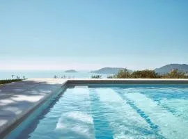 "Pini House", inside a Private Park, shared Pool, Tennis, AC, Parking next home and Parking in Lerici!