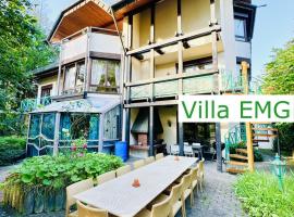 Luxus Ferienhaus Villa Gernsbach mit Sauna, Garten, Kamin bis 22 Personen、ゲルンスバッハのホテル
