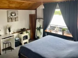 1-2 pp ROOM AMS Airport great view lake