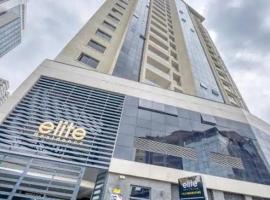 Elite Residence 7 Star Luxe Condo with Gym and Pool next to JW Marriott, Westlands Airport Shuttle, Luggage Storage available – hotel w mieście Nairobi